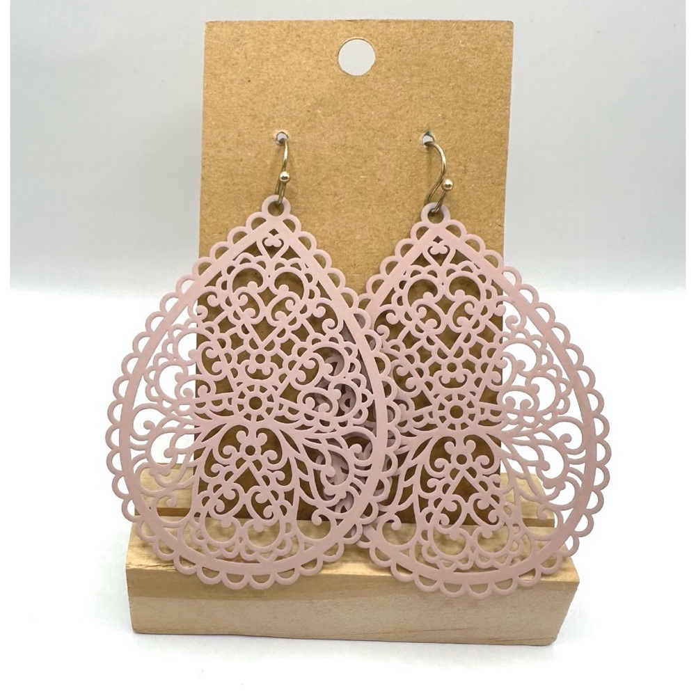 Lightweight pink teardrop filigree dangle earrings